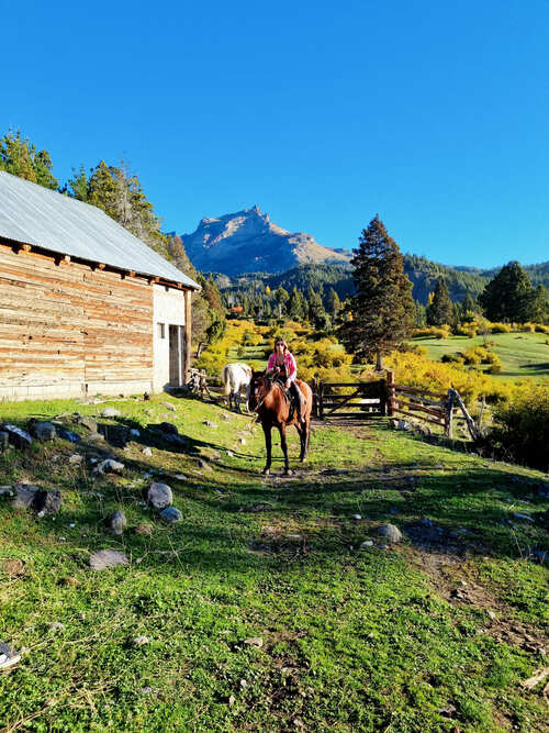 Cabalgata en un campo privado de Villa Lago Rivadavia, cholila, Chubut